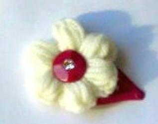 fermaglietto con fiore in lana