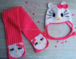 cappellino a uncinetto e sciarpa da bambina ispirato a Hello Kitty Coordinato