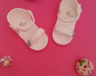 Sandali ad uncinetto per bimba, perfetti per Battesimo