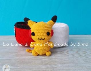 Pupazzetto Pikachu e Pokeball amigurumi