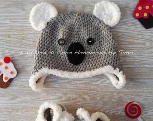 Cappellino con orecchie e scarpine per neonato a forma di koala