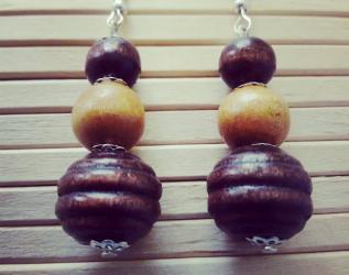 orecchini  con perle in legno