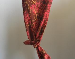 Fascia in cotone rossa con fiori di sambuco