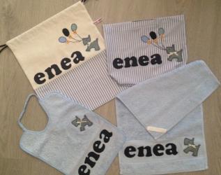 Set Asilo/Scuola per maschietti con dolce applique cagnolino, 100% cotone a righine e lino color panna, astuccio porta cambio  bavagliolo asciugamanino e sacca porta tutto