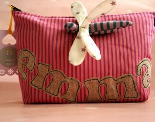 Astuccio multiuso porta tutto e da viaggio  Emma La libellula felice (nome personalizzabile)