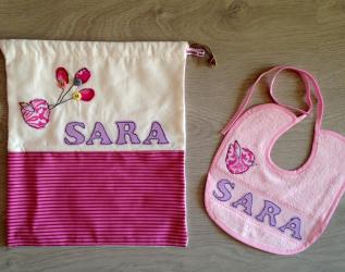 Set per l'asilo per la scuola: sacca decorata con uccellino e palloncini colorati, nome e colori personalizzabili, bavaglia colorata con applique