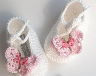 Scarpine bianche per Battesimo  neonata/bambina con farfalle rosa  fatte a mano 