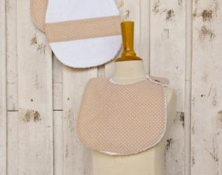 Set bavaglino e salvaspalla beige a pois