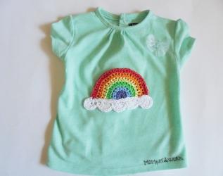 T-shirt da neonato color verde menta- arcobaleno e nuvola