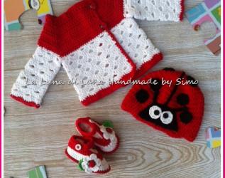 Cardigan, scarpine e cappellino a uncinetto, completino per neonata in cotone