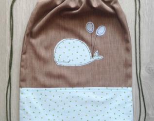 Zainetto da spalla per mamme e bambini con una balena porta fortuna,  personalizzabile, base in cotone little dots 