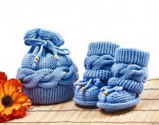 Berretto e stivaletti per neonato in pura lana merino, scarpine e capellino idea regalo nascita neonato, battesimo,  futura mamma 
