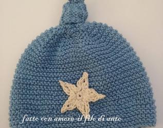 Cappello blu denim con stella bianco panna fatto a mano