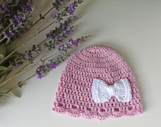 Cappello per neonata in cotone realizzato all' uncinetto