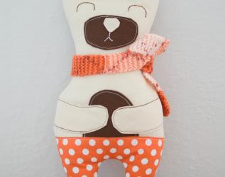 Pupazzo Orso in stoffa con accessori in lana Lina Primi Amici