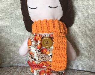 Doll con caschetto castano