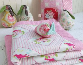 Trapuntina rosa per la culla, regalo nascita e battesimo per bimbe, rosa e Shabby chic