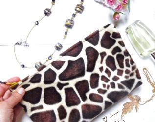 Pochette a stampa cavallino pelosa in stile animalier