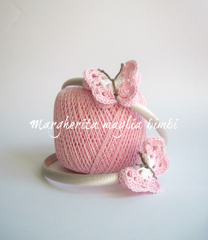 Cerchietto/cerchiello per capelli bambina con farfalla all'uncinetto bianca  e rosa