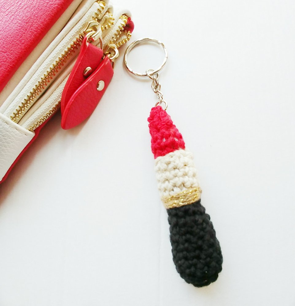 Portachiavi Rossetto a uncinetto amigurumi 