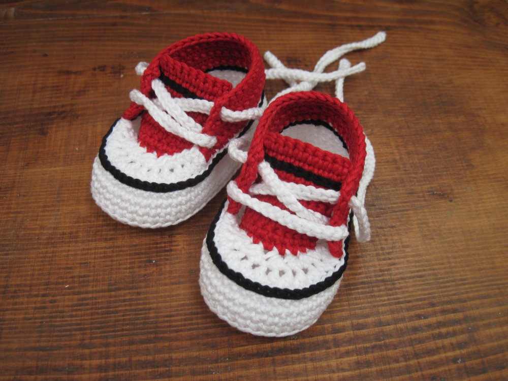 Scarpine neonato/sneakers bambino - cotone rosso/bianco/nero - uncinetto - fatte a mano