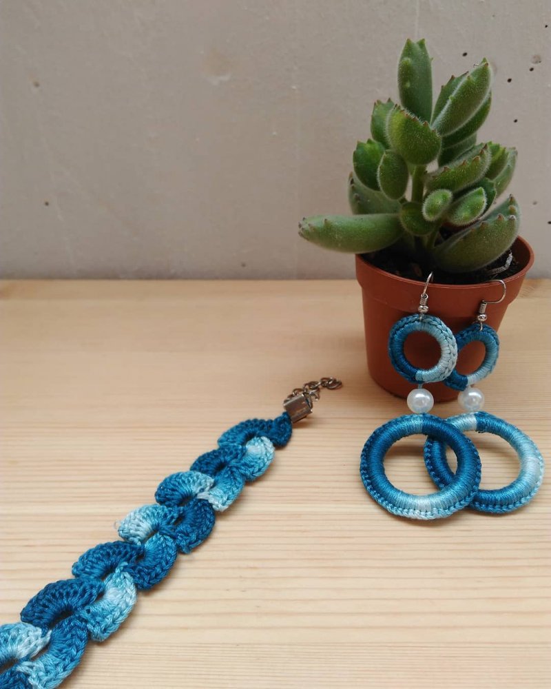 Orecchini e Bracciale blu