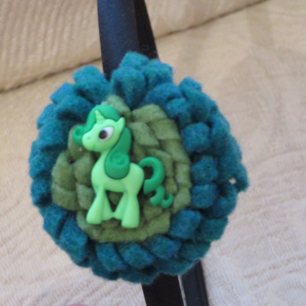 Cerchietto bimba con pony verde