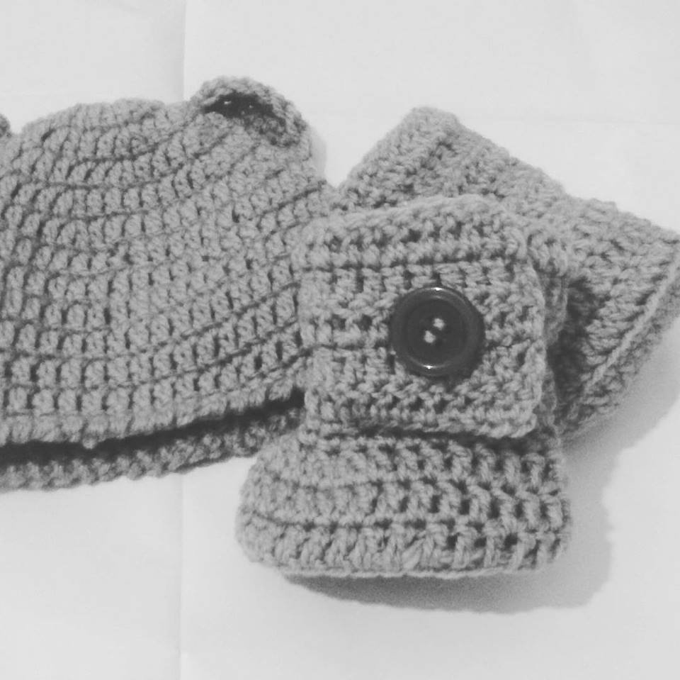 Cappellino e scarpette beb stivaletti UGG  grigio
