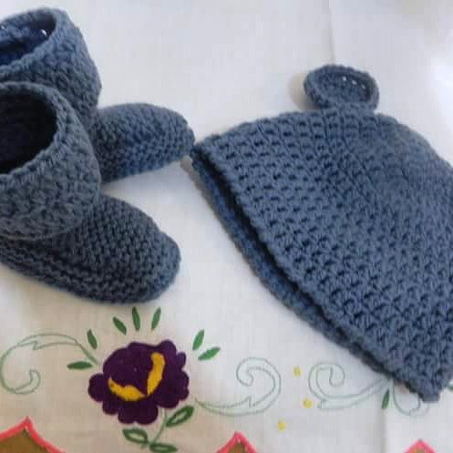 Cappellino e scarpette beb stivaletti UGG  NEONATO blu