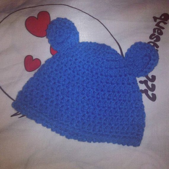 Cappellino in  lana  realizzazione uncinetto