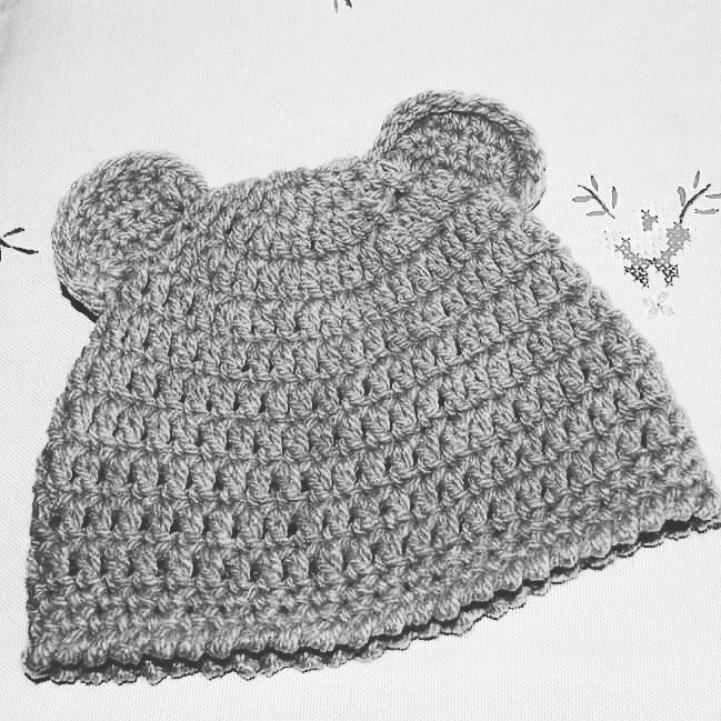 Cappellino in  lana  realizzazione uncinetto