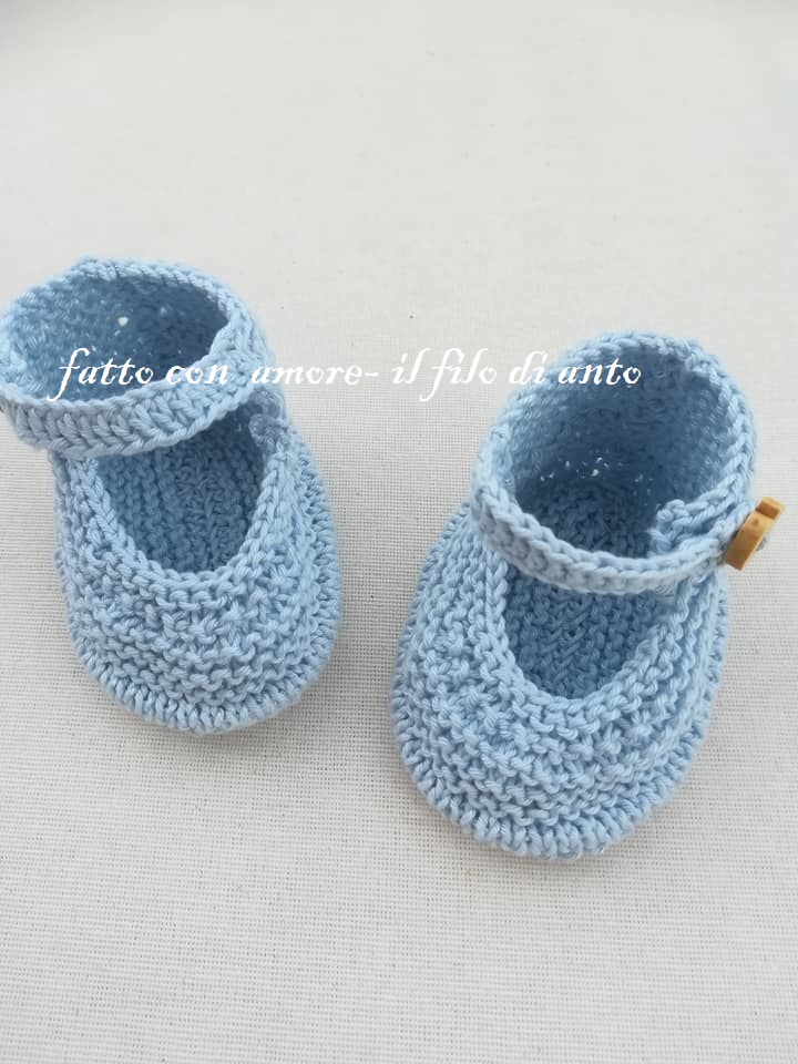 Scarpine  bambina con bottone in legno a forma di mela