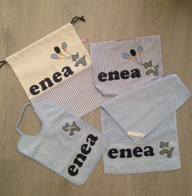 Set Asilo/Scuola per maschietti con dolce applique cagnolino, 100% cotone a righine e lino color panna, astuccio porta cambio  bavagliolo asciugamanino e sacca porta tutto