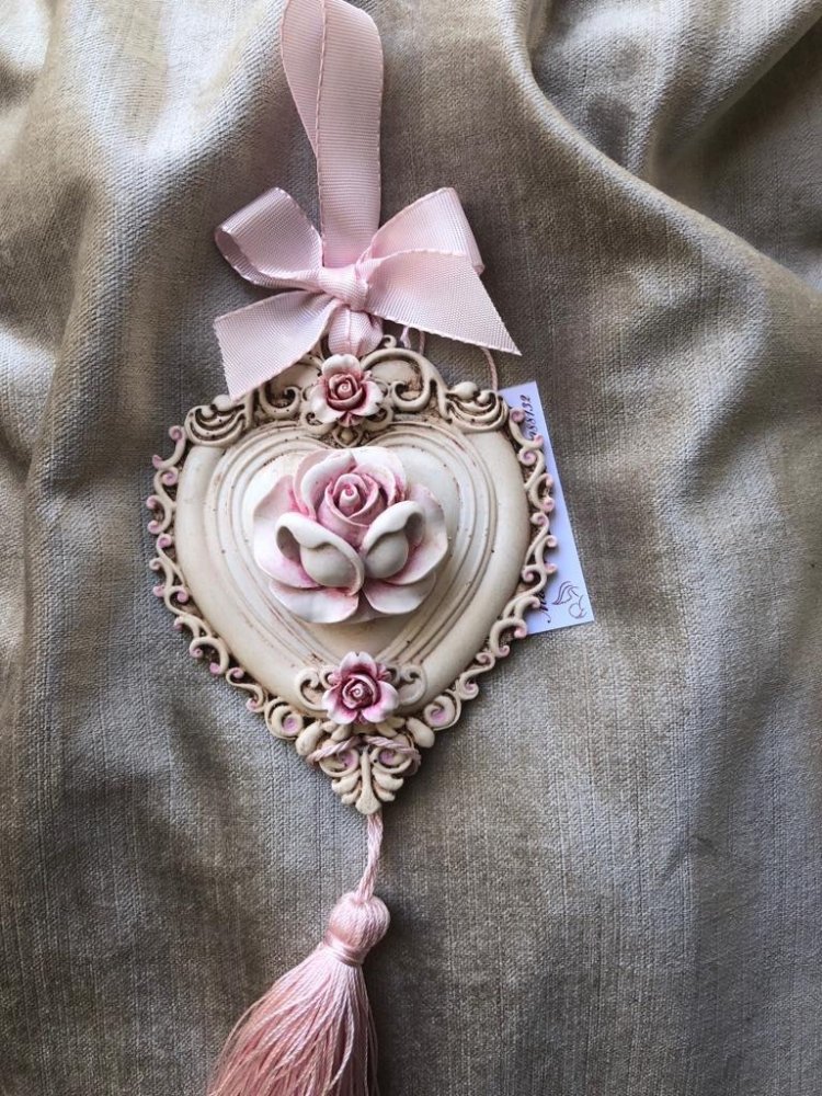 Pendente con cuore con rosa e nappina