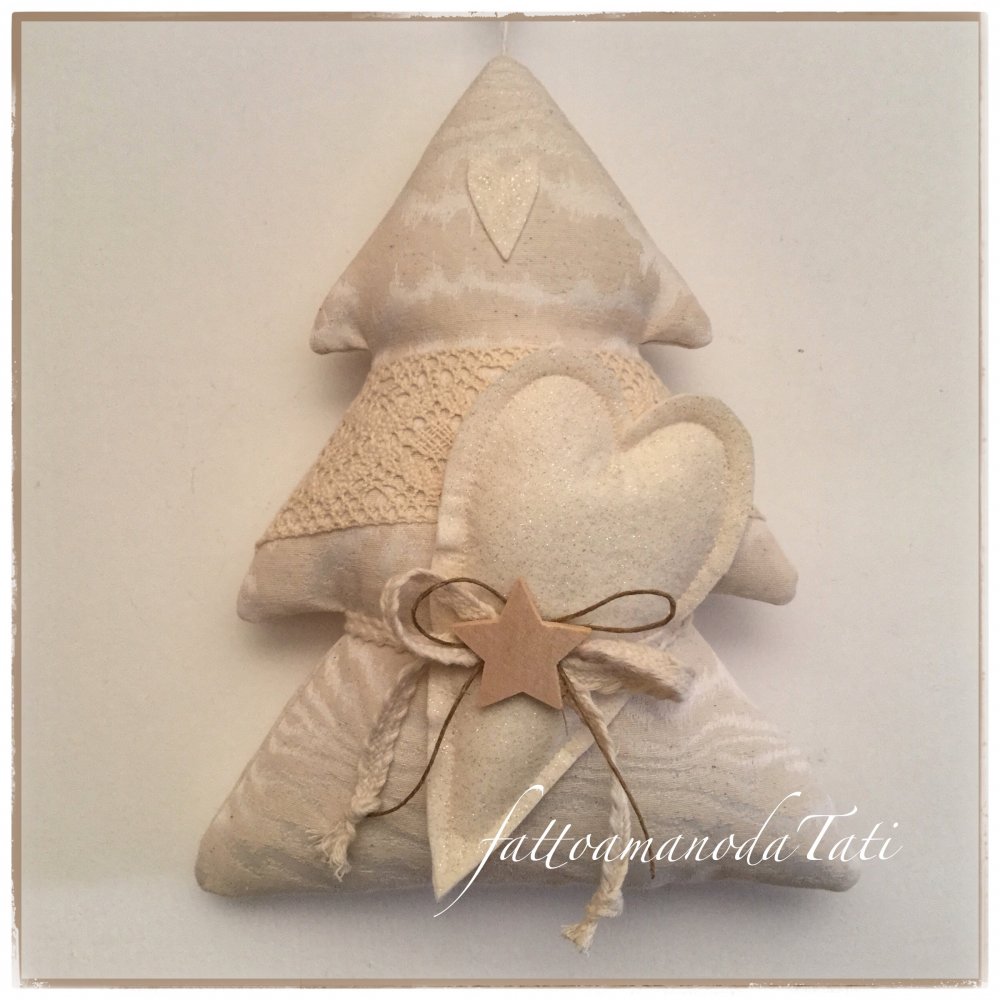 Alberello in cotone rasato color crema con pizzo e cuore di panno glitterato