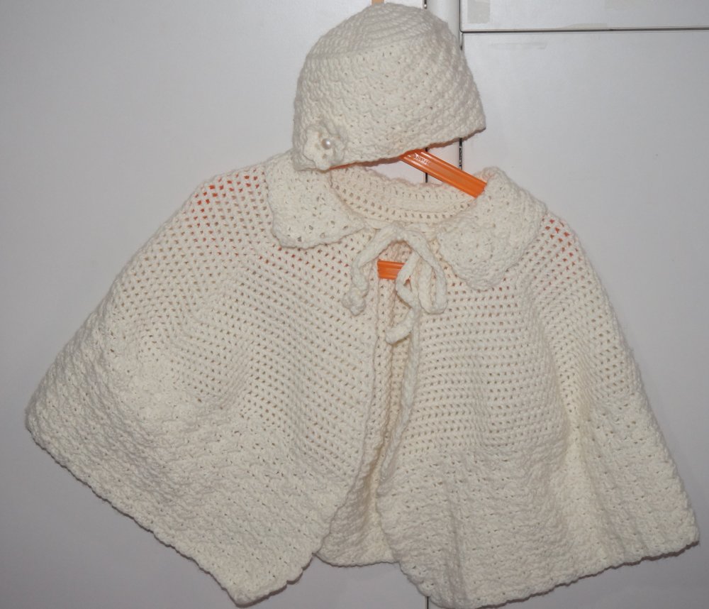 Completo mantellina e cappello, bianco lana baby