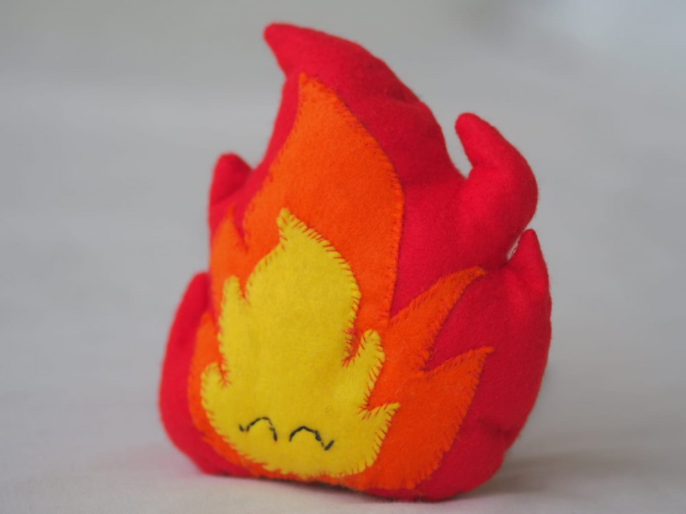 Pupazzo Fiamma in pannolenci.