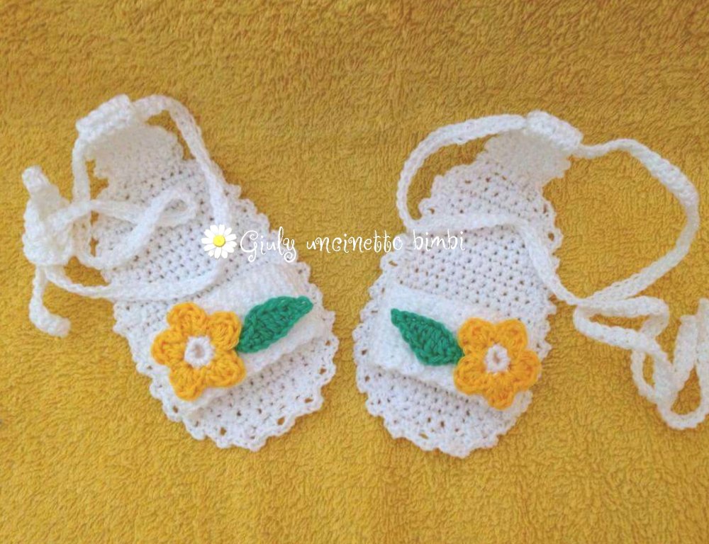 Scarpine a sandaletto per bambina neonata realizzate con uncinetto in cotone portafortuna neonato scarpette