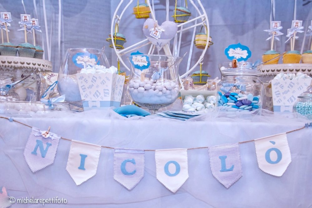 Banner di stoffa con nome e bandierine da appendere nella cameretta dei bambini