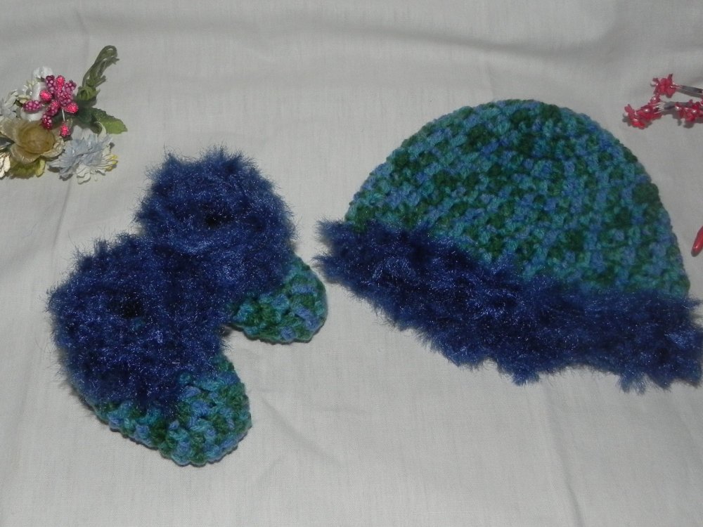 Cappellino e scarpette beb