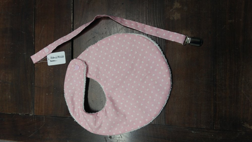 Set Bavagliolo e catenella portaciuccio rosa cuori bianchi pezzo unico