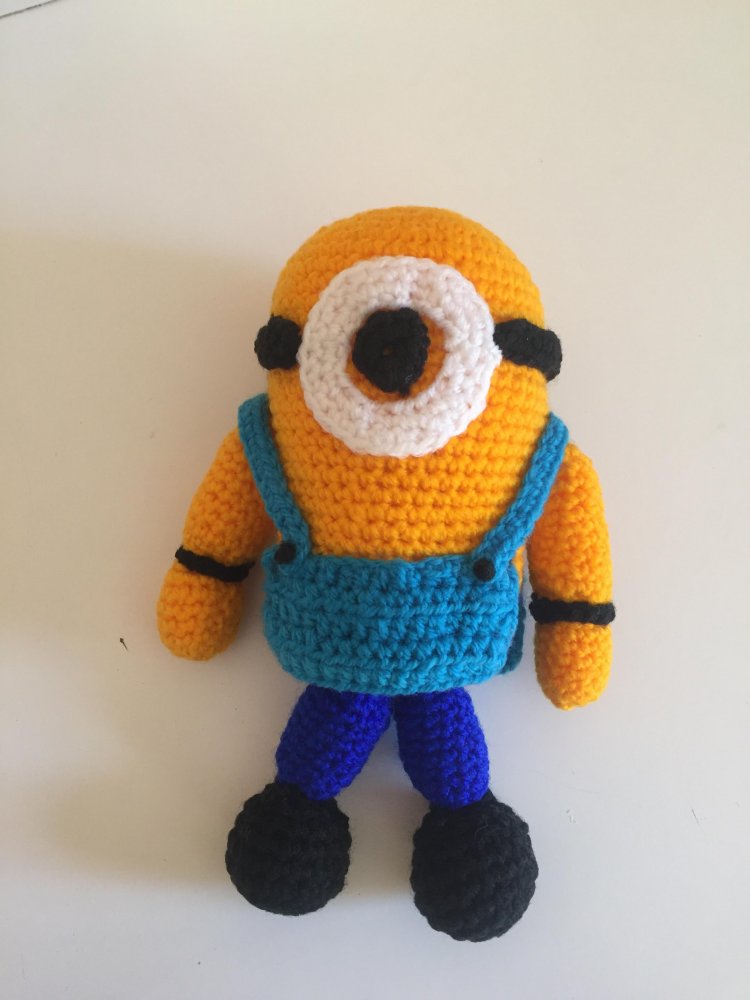 minion's amigurumi, fatto a mano all'uncinetto, altezza 24 cm, in  lana