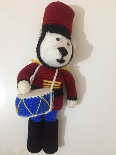 amigurumi schiaccianoci, in lana, fatto a mano all'uncinetto, altezza 46 cm
