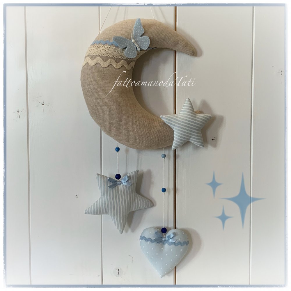 Fiocco nascita luna in cotone ecr con stelle,cuore e farfalla azzurri