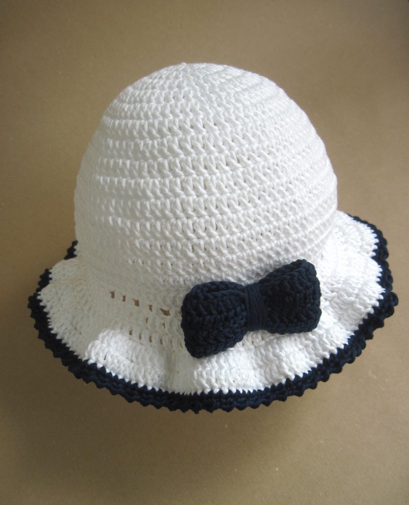 Cappello/cappellino bimba - balza e fiocco - cotone bianco e blu - uncinetto - Battesimo