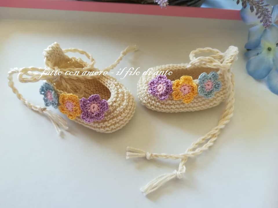 Scarpine bambina con fiorellini in puro cotone