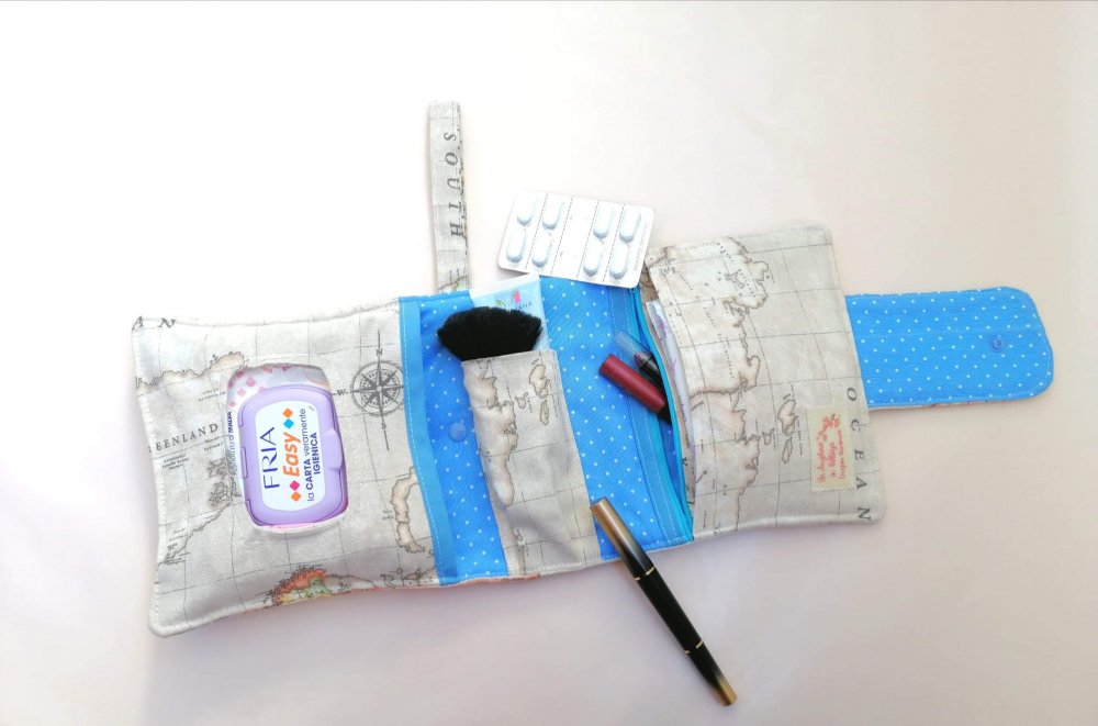 Beauty da borsetta per igiene intima e trucco, bustina portatrucco, pochette in tessuto con cerniera. Cosmetici, Kit e set da viaggio