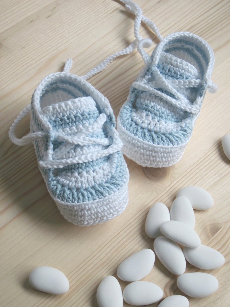 Scarpine neonato/sneakers bambino - Battesimo - righe bianche e azzurre - uncinetto  - cotone