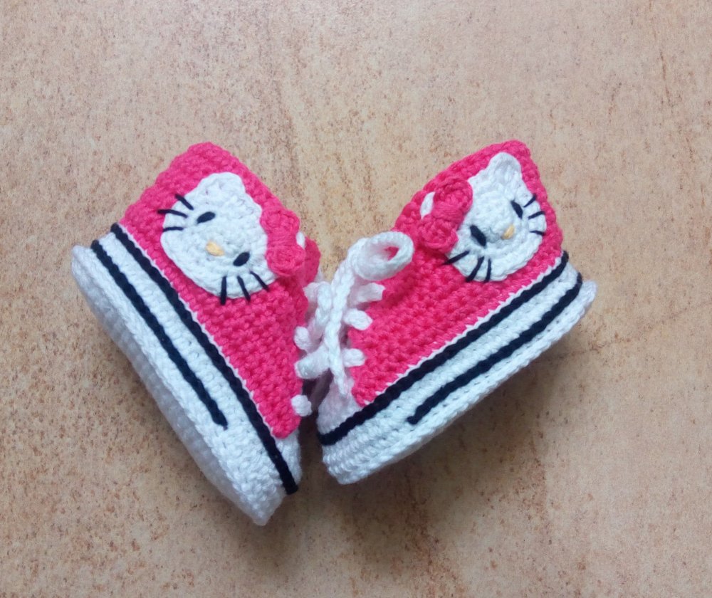 Scarpine neonato a  uncinetto Hello Kitty