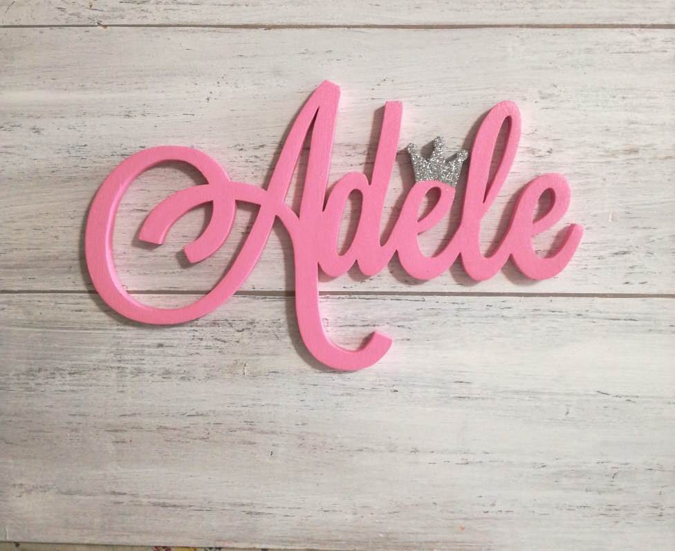 Scritta in legno personalizzata con  corona VERSIONE DA APPENDERE